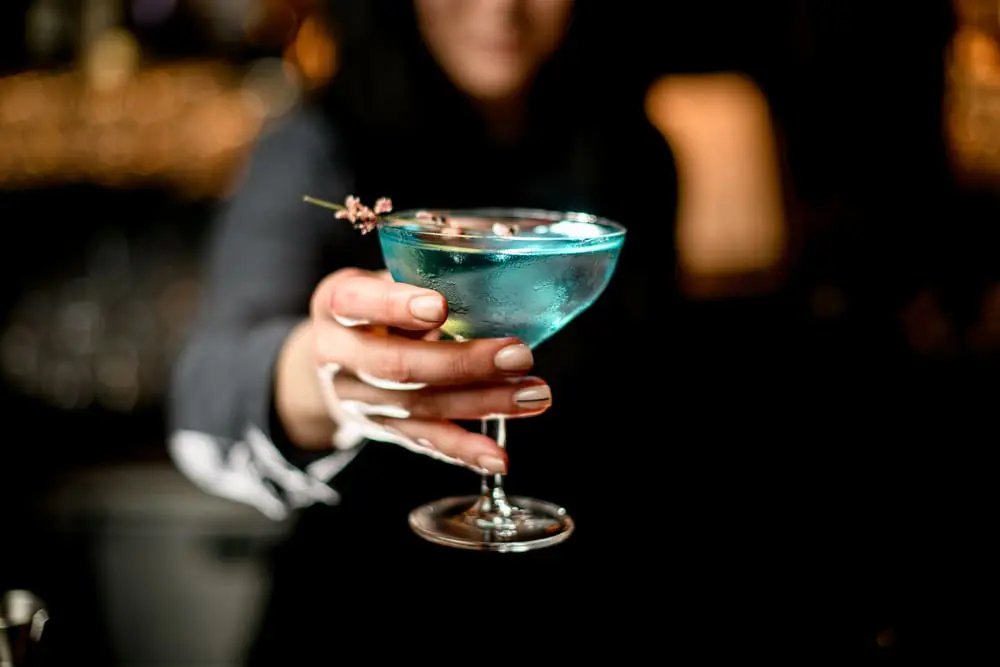 Angelo-azzurro-cocktail-ricetta-ingredienti-e-dosi-per-un-drink-da-sogno.jpg