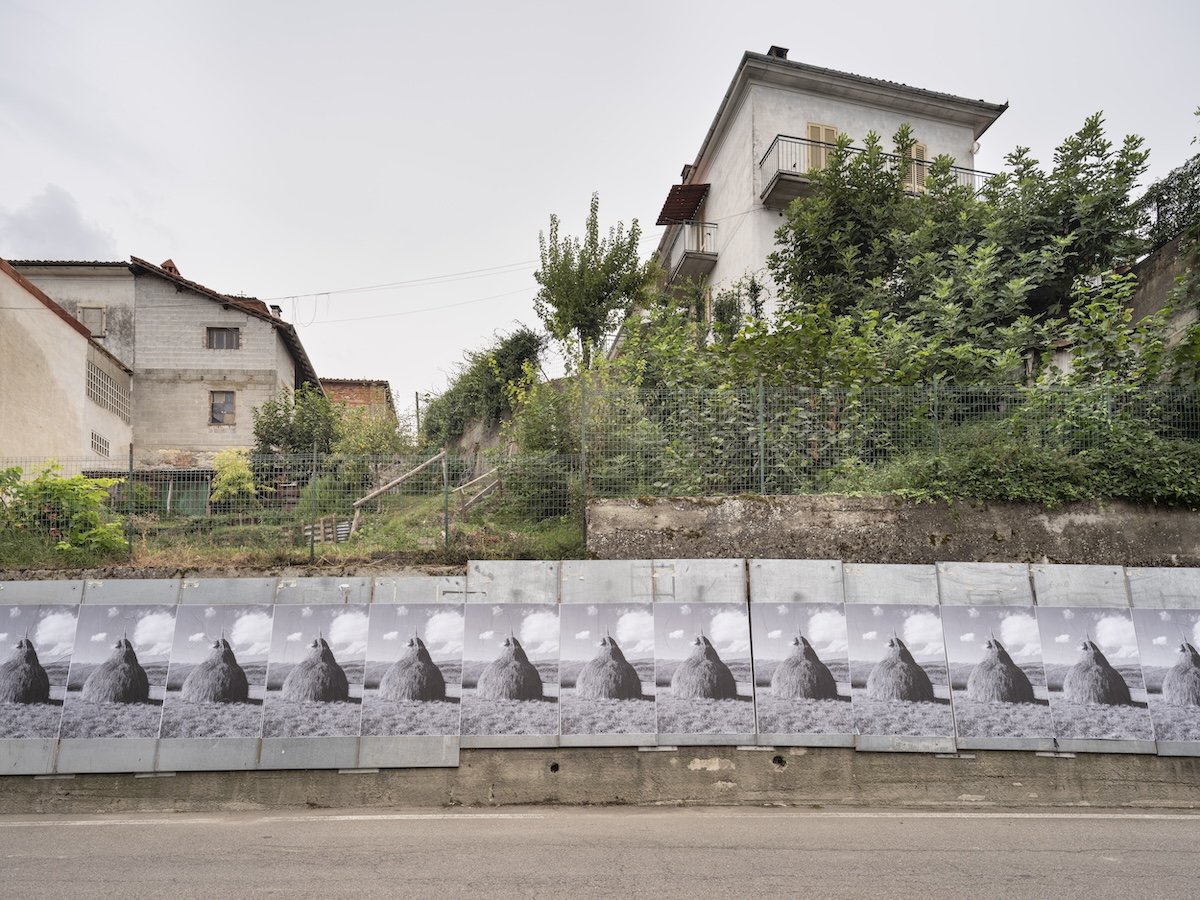 Lala Meredith-Vula, 50 reasons why nature is important looking at the sky, 2024_Panorama Monferrato 2024_ Via dei Martiri 58-60_Camagna_Courtesy Italics, the artist and Simóndi. Photo © Cosmo Laera_5